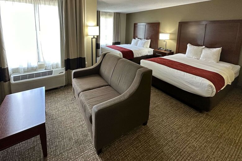 Hotel Comfort Suites Airport