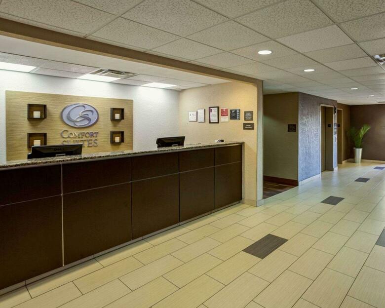 Hotel Comfort Suites Airport