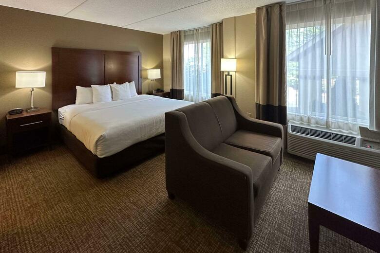 Hotel Comfort Suites Airport