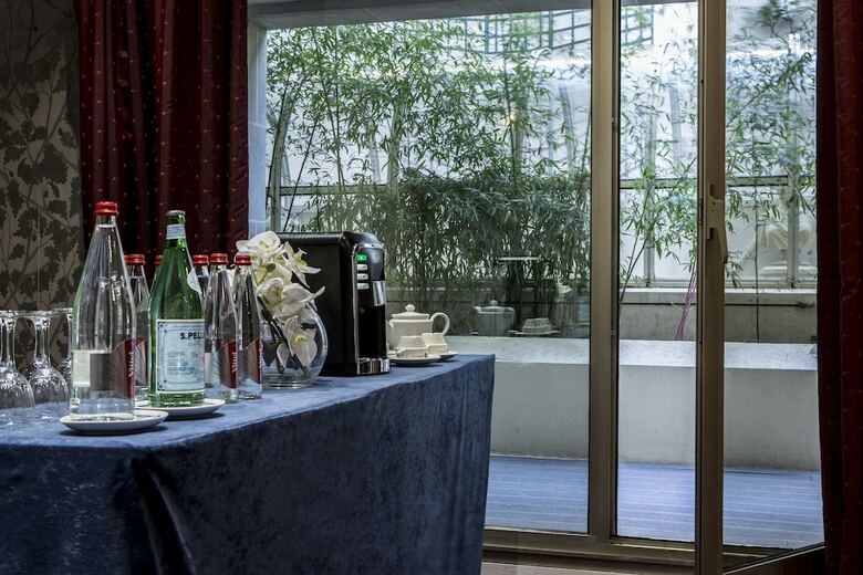 Hotel Royal Garden Champs-elysees