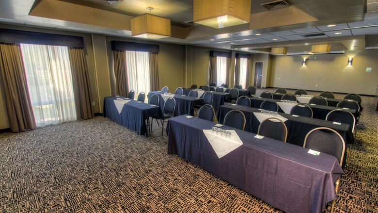 Hotel Cambria Suites