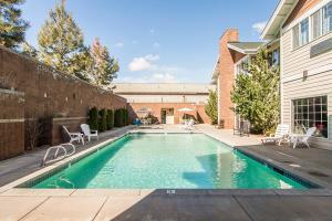 Hotel Comfort Inn & Suites