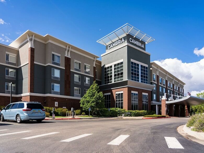 Hotel Cambria Suites