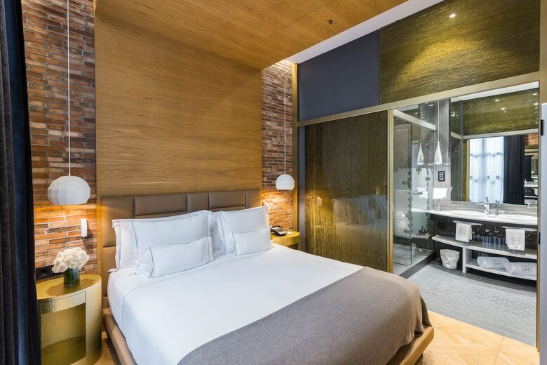 Monument Hotel