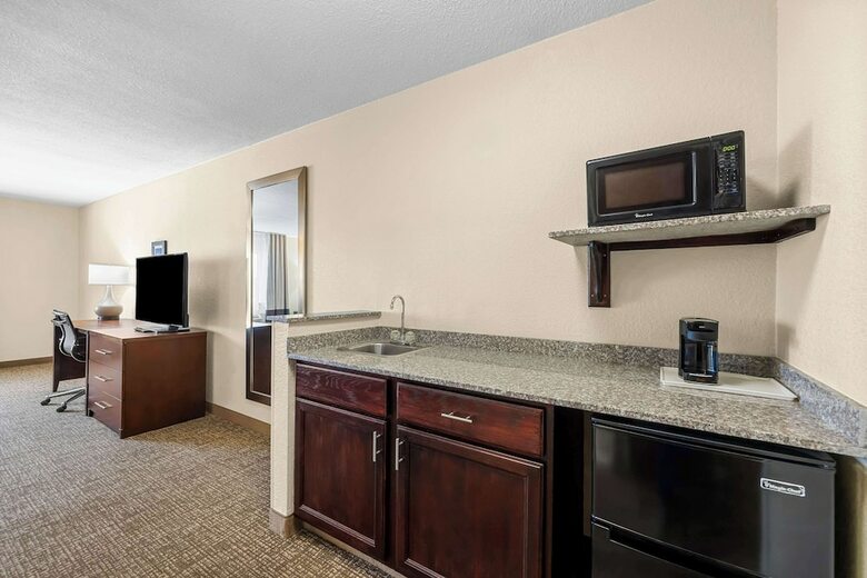 Hotel Quality Inn & Suites