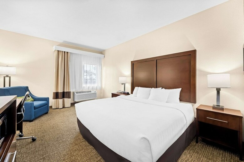 Hotel Quality Inn & Suites