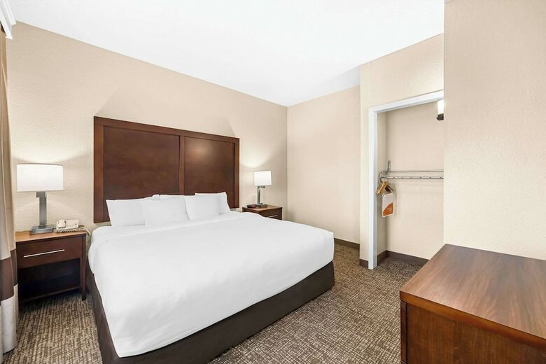 Hotel Quality Inn & Suites