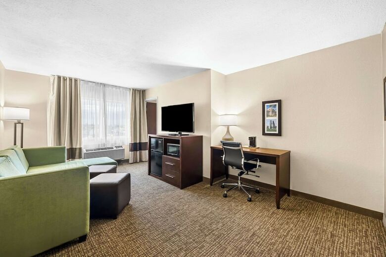 Hotel Quality Inn & Suites