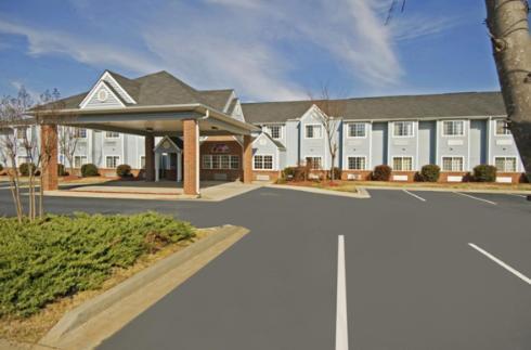 Hotel America�s Best Value Inn & Suites