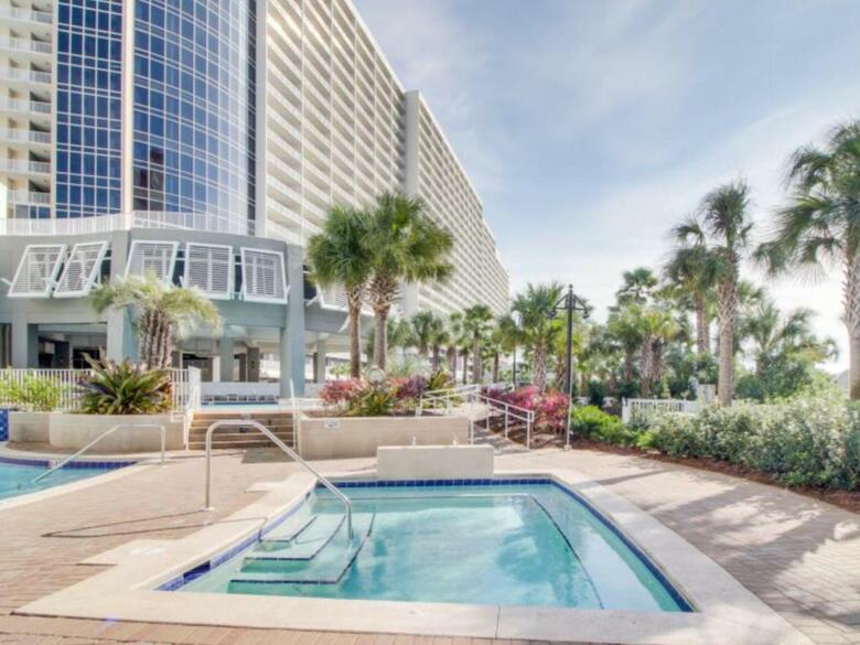 Hotel Laketown Wharf