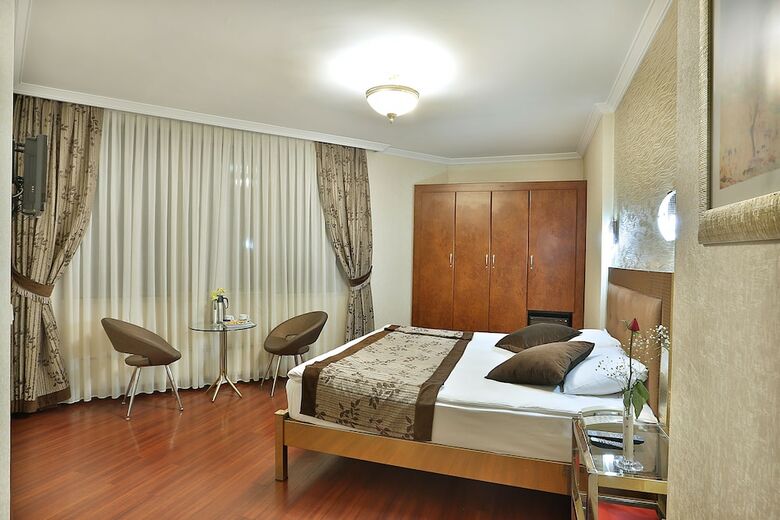 Grand Madrid Hotel
