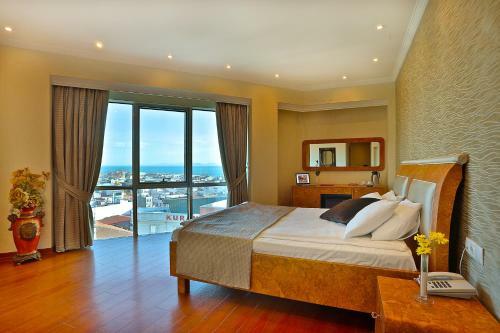 Grand Madrid Hotel