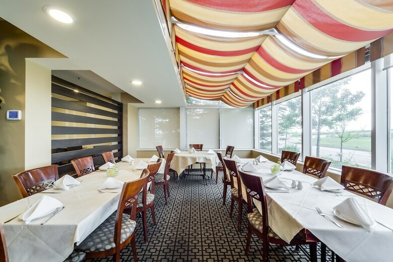 Hotel Monte Carlo Inn Vaughan Suites