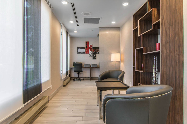 Hotel Quality Suites Montreal Aeroport