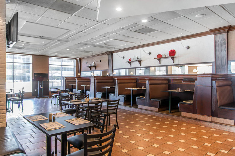 Hotel Quality Suites Montreal Aeroport