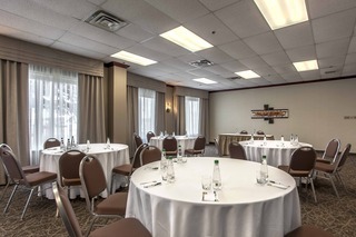 Hotel Quality Suites Montreal Aeroport