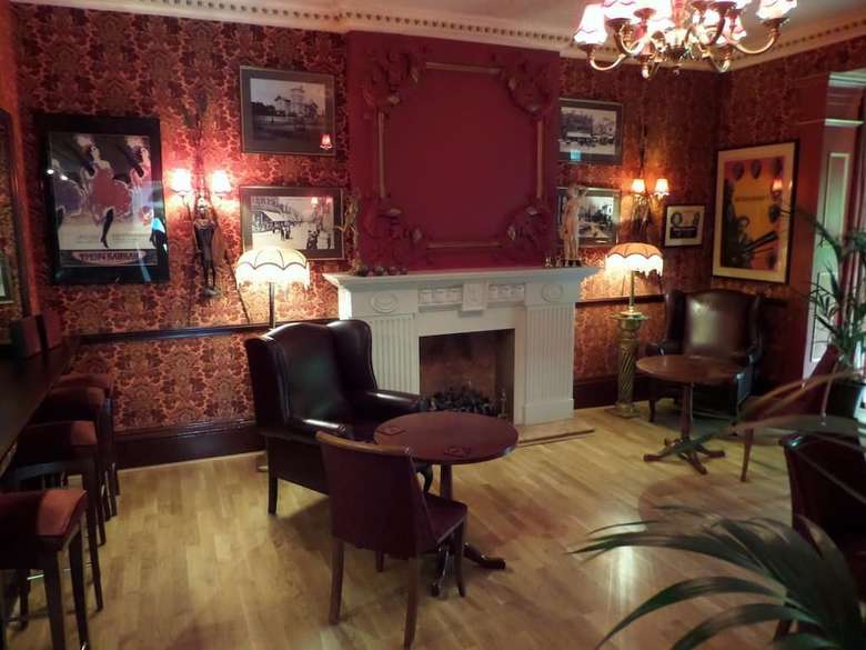 Hostal Bentley Tower Hotel