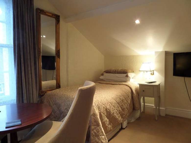 Hostal Bentley Tower Hotel