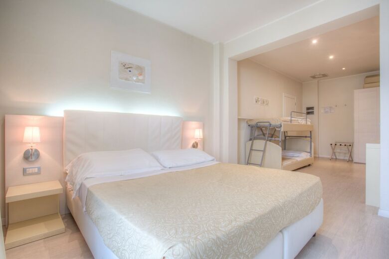 Hotel Ferretti Beach