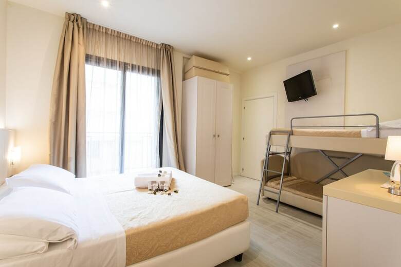 Hotel Ferretti Beach