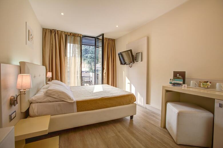 Hotel Ferretti Beach
