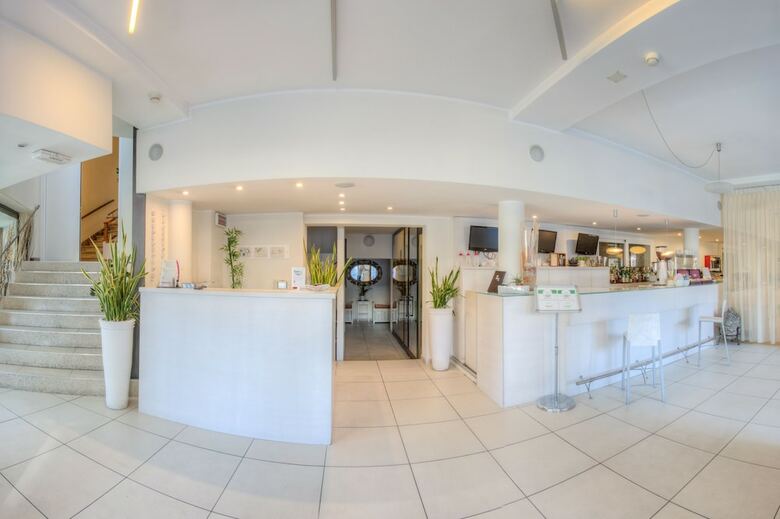 Hotel Ferretti Beach