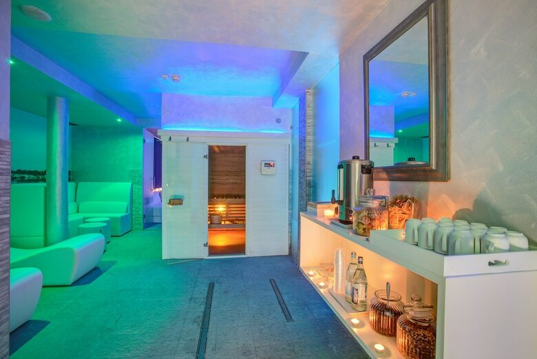 Hotel Ferretti Beach