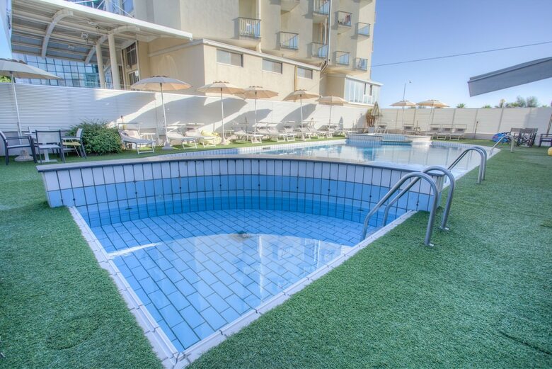 Hotel Ferretti Beach