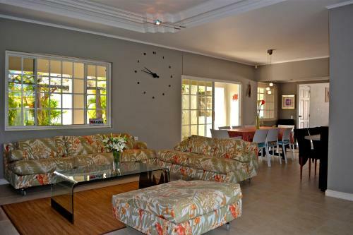 Parrot Villa