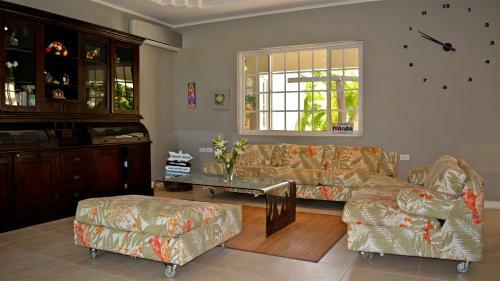 Parrot Villa