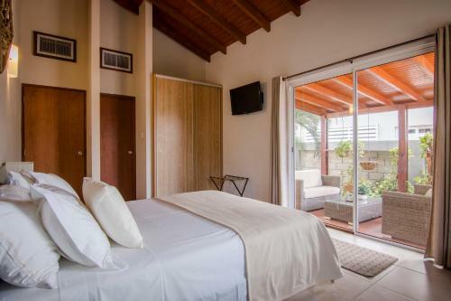 Costa Esmeralda Village