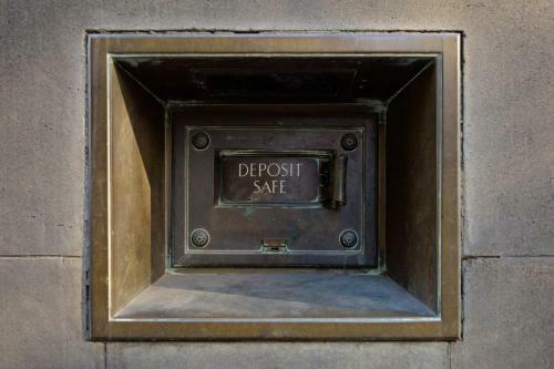 Hotel Treasury On Collins