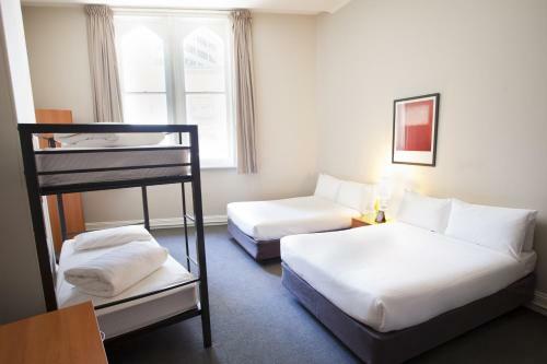 Pensione Hotel Sydney - By 8hotels