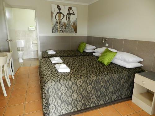 Golden Palms Motor Inn