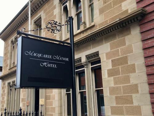 Macquarie Manor Hotel