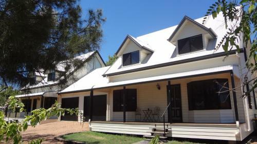 Dalby Apartments & Homestay