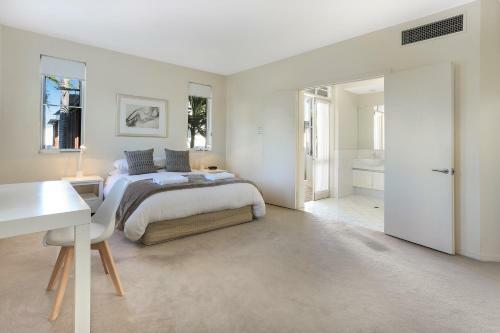 38 Noosa Parade - Absolute Waterfront Property