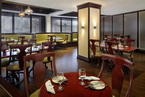 Al Safir Hotel & Tower