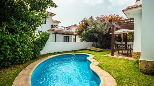 Private Villa With Pool On Tortuga Beach Resort
