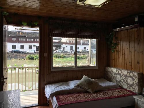 Wuzhen Spring Family Inn