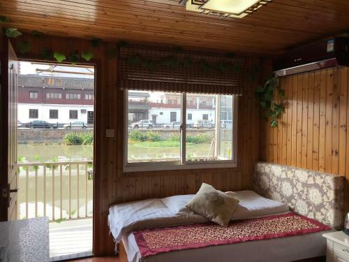 Wuzhen Spring Family Inn