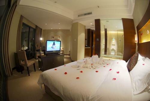 Hotel Golden Bay Resort