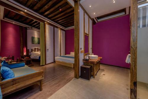 Posada Lijiang Chuyin Holiday Courtyard
