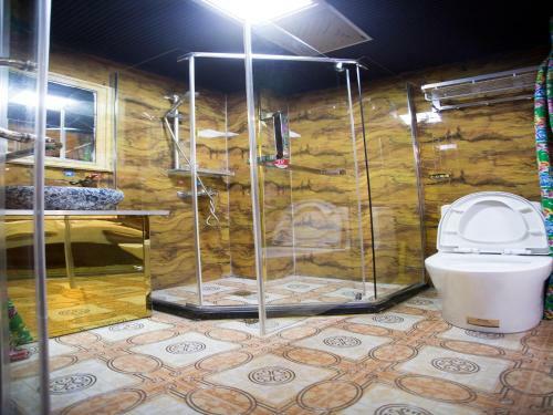 Hostal Lqj Riverside Guest House