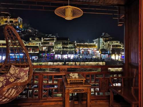 Hostal Lqj Riverside Guest House