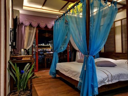 Hostal Lqj Riverside Guest House