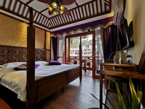 Hostal Lqj Riverside Guest House