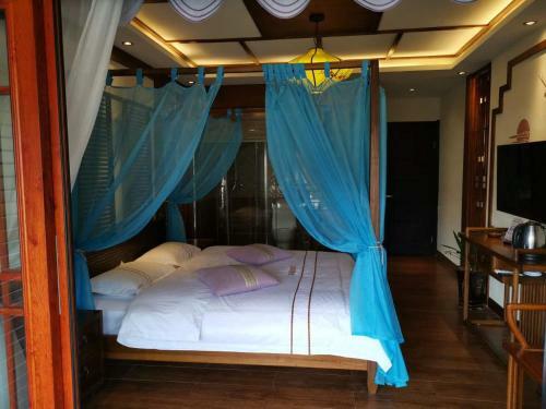 Hostal Lqj Riverside Guest House