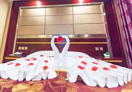 Dunhuang Gold Dragon Hotel