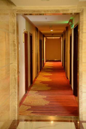 Dunhuang Gold Dragon Hotel